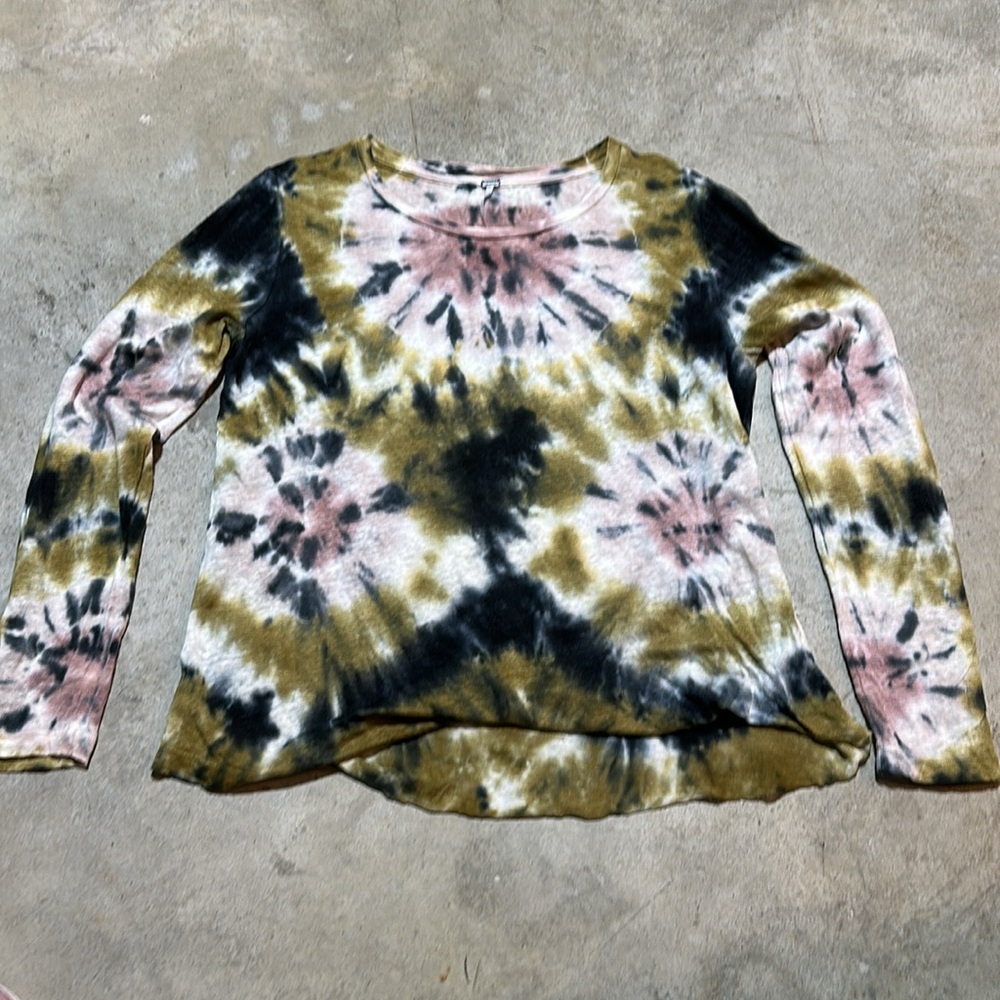Young Fabulous & Broke Black pink and Green Relaxed Long Sleeve Linen T Shirt
